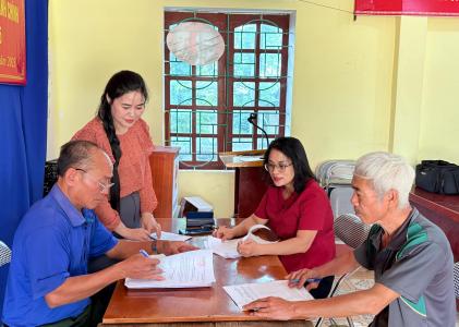 Cử tri huyện Nghĩa Đàn tích cực tham gia lấy ý kiến về việc điều chỉnh lại tên gọi đơn vị hành chính cấp xã